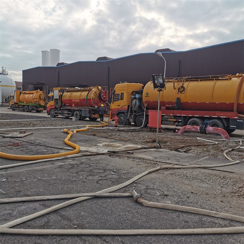 罗山污水池清理